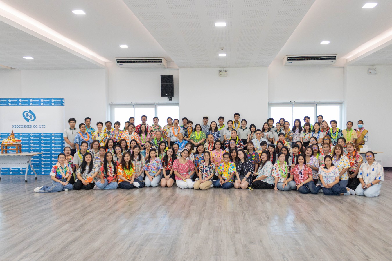 ผู้บริหารและพนักงาน บริษัท นีโอคอสเมด จำกัด ร่วมกันสรงน้ำพระ รดน้ำดำหัว คณะกรรมการบริษัทฯ เนื่องในโอกาสเทศกาลสงกรานต์ ประจำปี 2569 ณ บริษัท นีโอคอสเมด จำกัด จังหวัดปทุมธานี (9 เมษายน 2569)